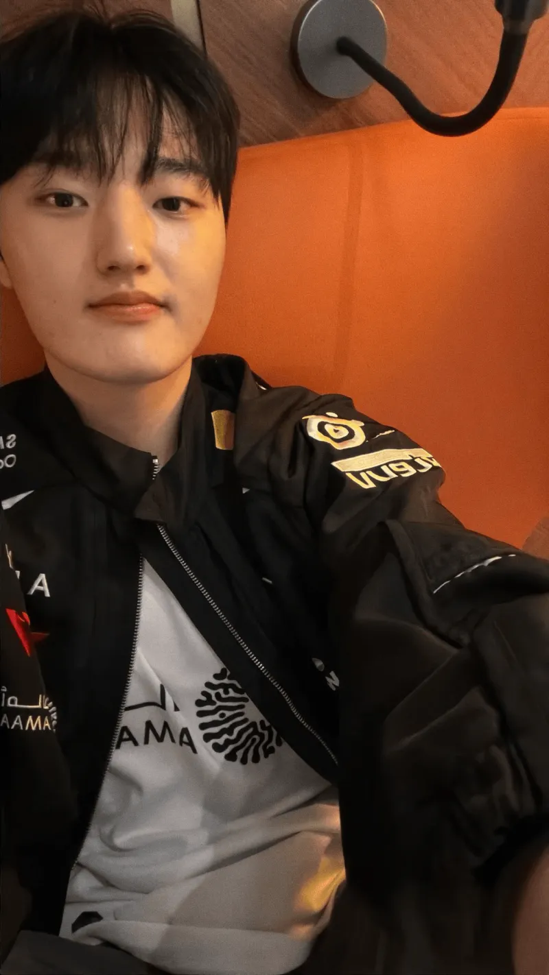 世界杯客户端更新-Peyz更新自拍照并配文：在主场留下了美好的回忆